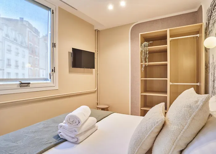 Saint Germain Des Pres Rue De Rennes By Studioprestige Париж
