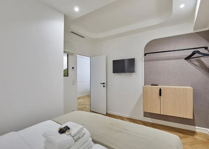 Saint Germain Des Pres Rue De Rennes By Studioprestige Paryż