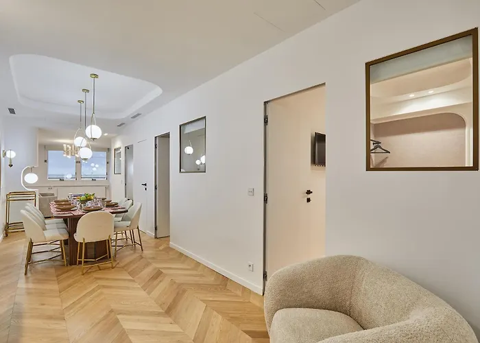 Saint Germain Des Pres Rue De Rennes By Studioprestige Paryż