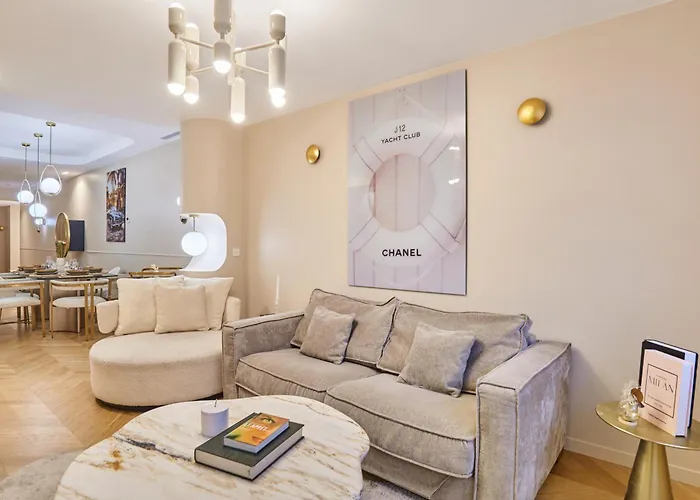 Saint Germain Des Pres Rue De Rennes By Studioprestige * Paryż